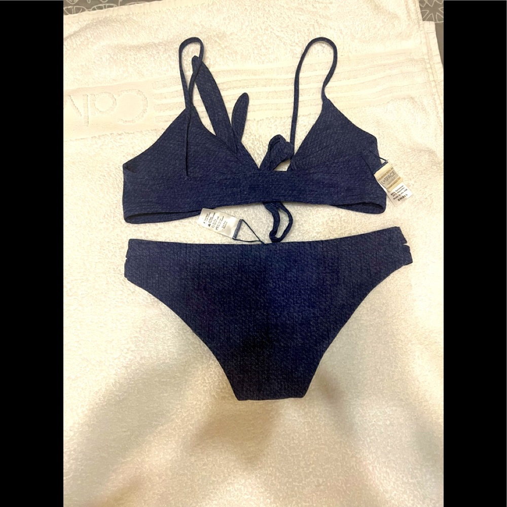 NEW  L * SPACE Two piece Swimwear Top and Bottom Size Small . Navy blue .